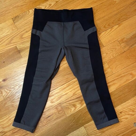 Under Armour Cropped Compression - Picture 1 of 7